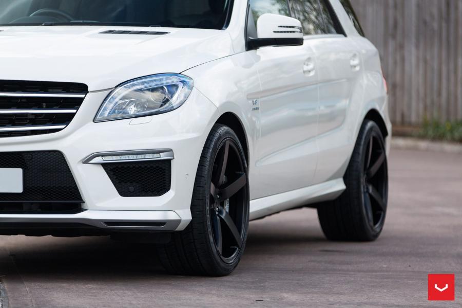 Детали экстерьера Mercedes-AMG ML63 on Vossen Wheels (CV3R) 2017 года  (фото 16 из 26)